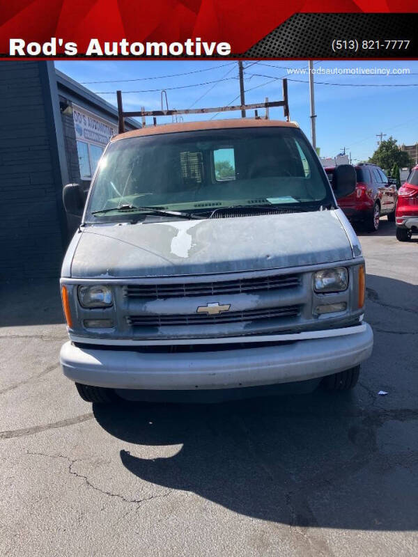 2001 Chevrolet Express Base's photo