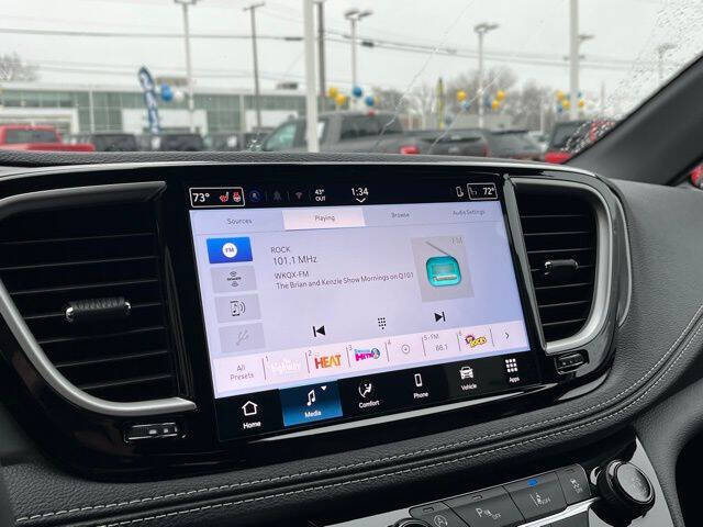 2026 Chrysler Pacifica Select
