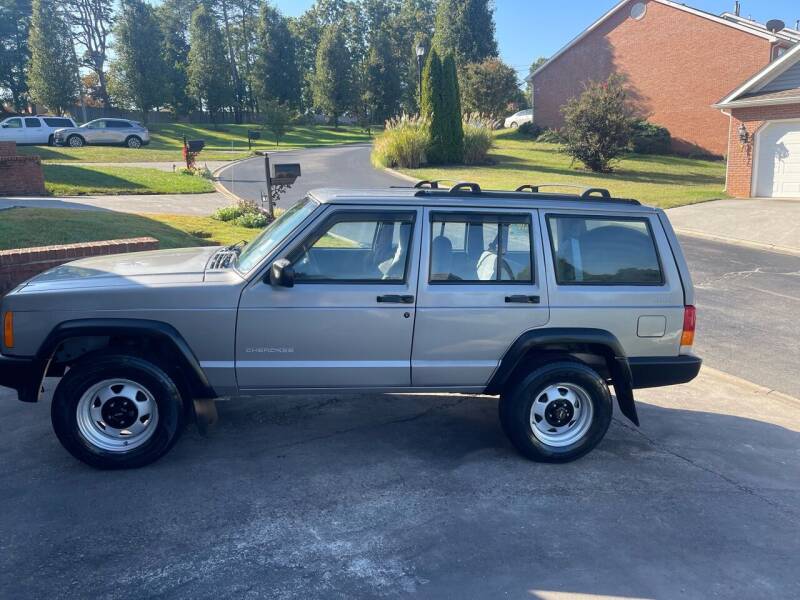 2000 Jeep Cherokee for sale at Knoxville Wholesale in Knoxville TN