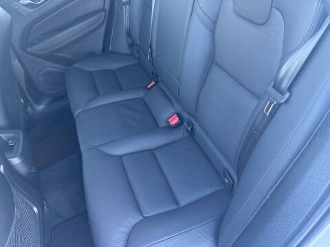 2025 Volvo XC60 B5 Plus Dark Theme