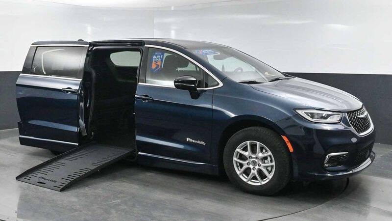 2024 Chrysler Pacifica Touring