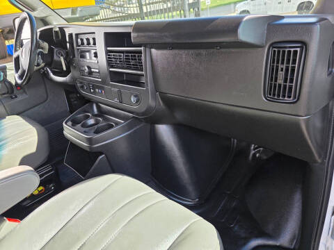 2023 GMC Savana 2500