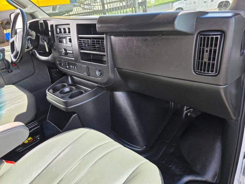 2023 GMC Savana 2500