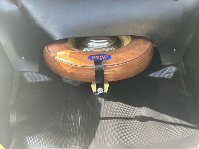 1948 Ford Super Deluxe