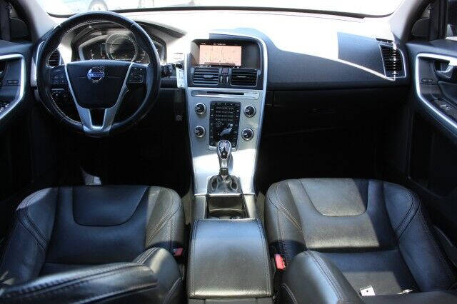 2017 Volvo XC60 T5 Dynamic