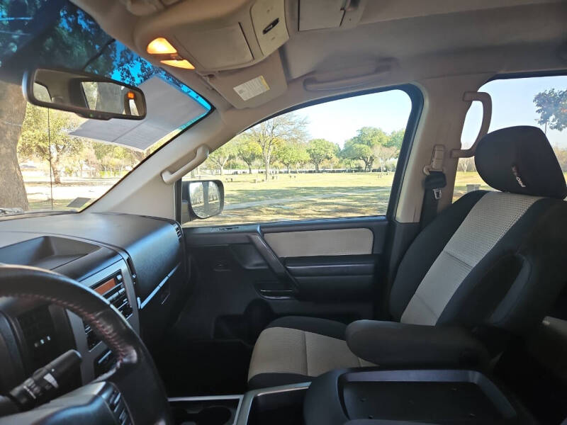 2012 Nissan Titan PRO-4X photo 11