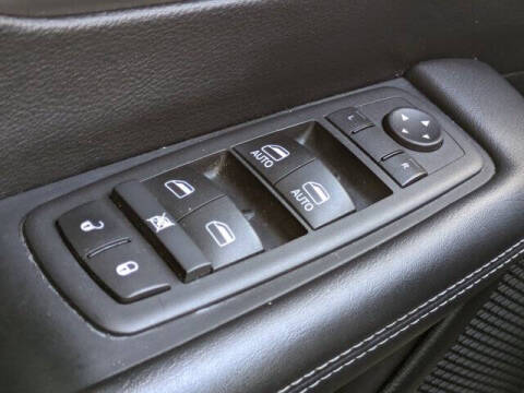 2025 Chrysler Voyager LX