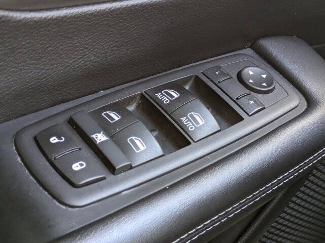 2025 Chrysler Voyager LX