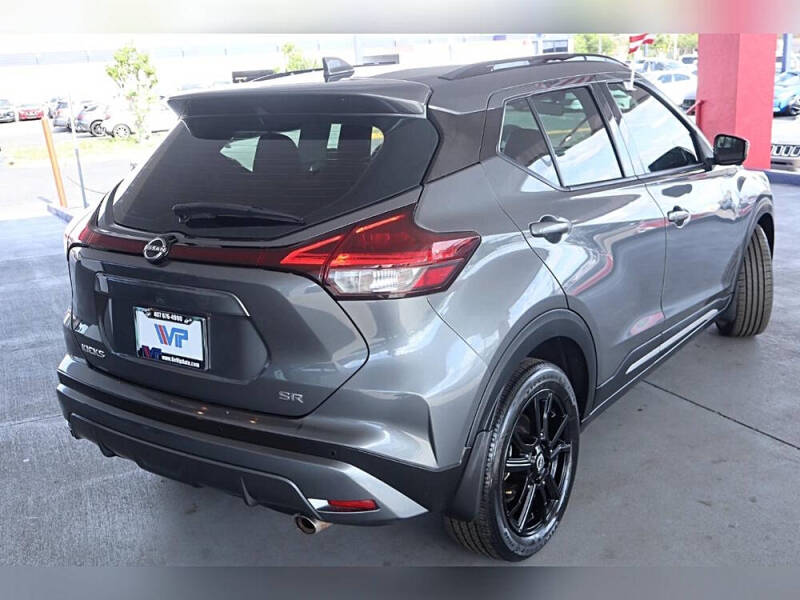 2022 Nissan Kicks SR