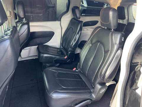 2017 Chrysler Pacifica Touring Plus