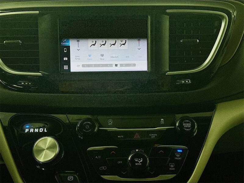 2024 Chrysler Voyager LX