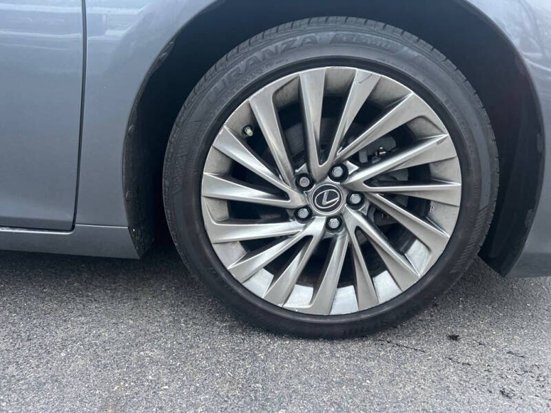 2019 Lexus ES 300h