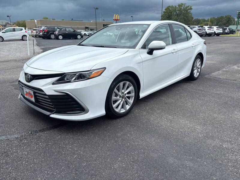 2024 Toyota Camry LE's photo