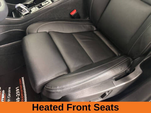 2024 Volvo XC40 B5 Ultimate Dark Theme