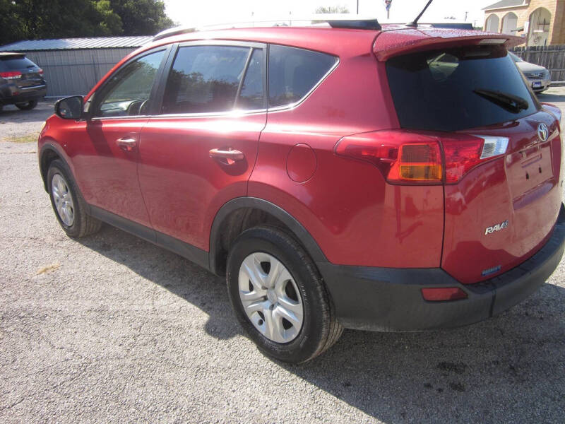 2014 Toyota RAV4 LE photo 4