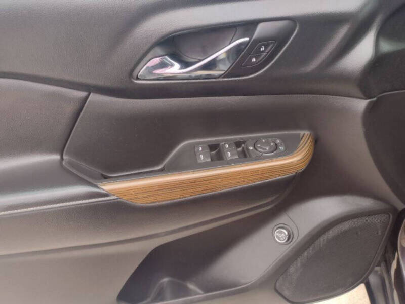 2017 GMC Acadia SLE-2