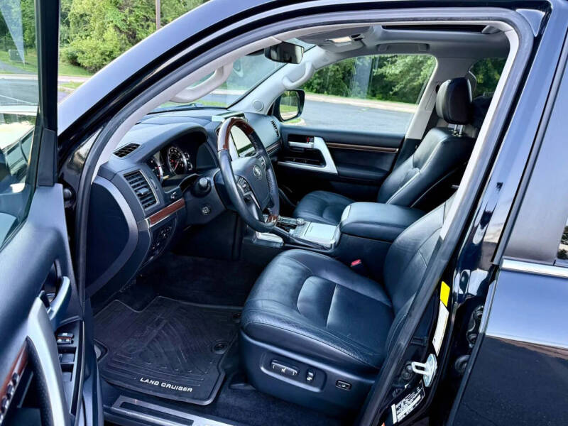 2016 Toyota Land Cruiser