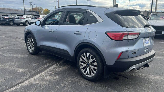 2022 Ford Escape Hybrid Titanium