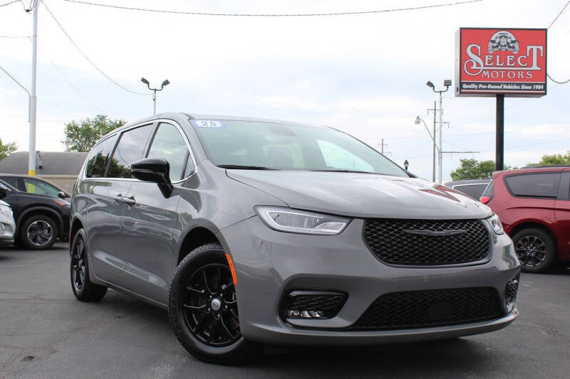 2025 Chrysler Pacifica Select