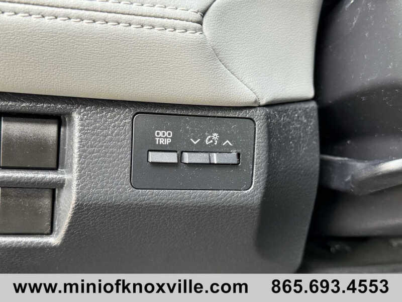 2022 Toyota Avalon XLE