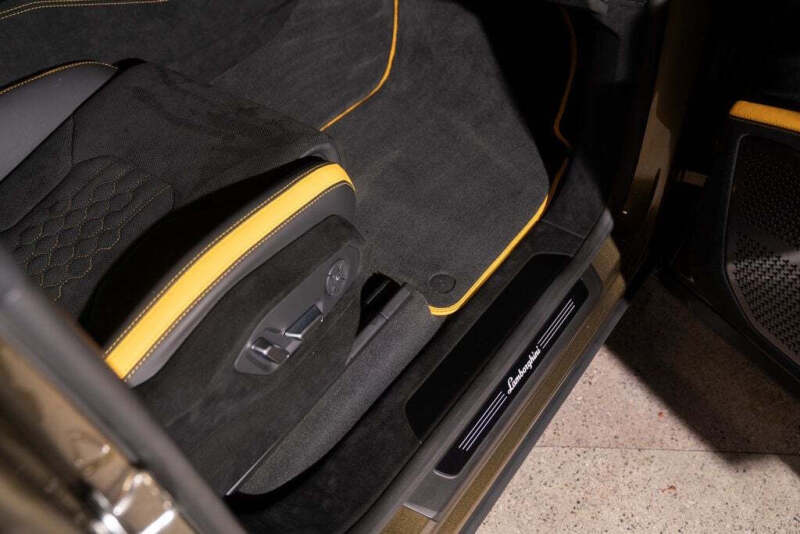 2024 Lamborghini Urus Performante