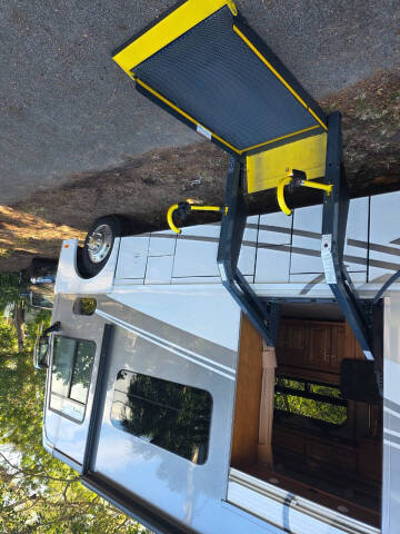 2017 Winnebago Adventurer 37