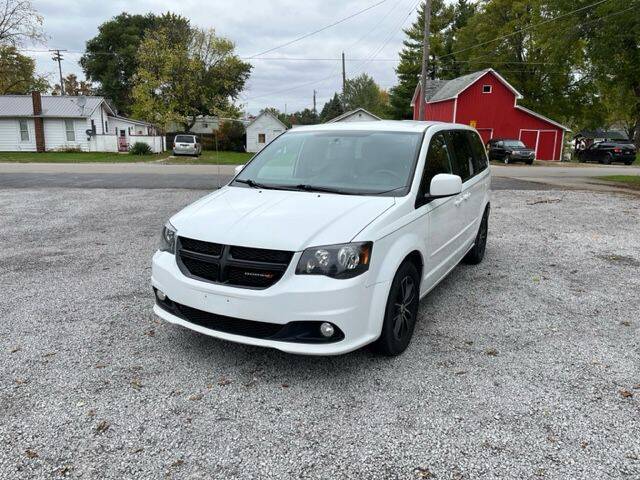 2015 Dodge Grand Caravan for sale at The Car Mart in Milford IN