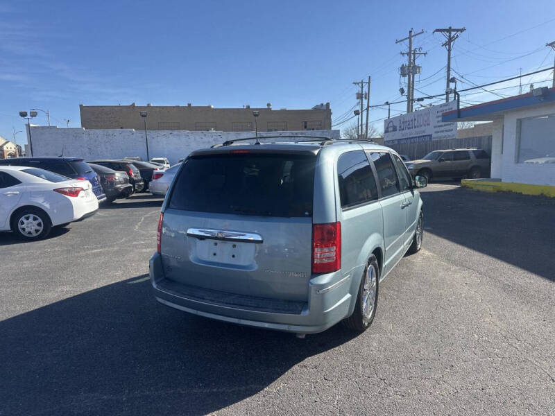 2010 Chrysler Town and Country Limited