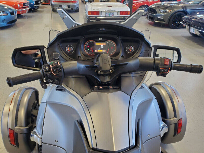 2014 Can-Am Spyder RT Limited 10