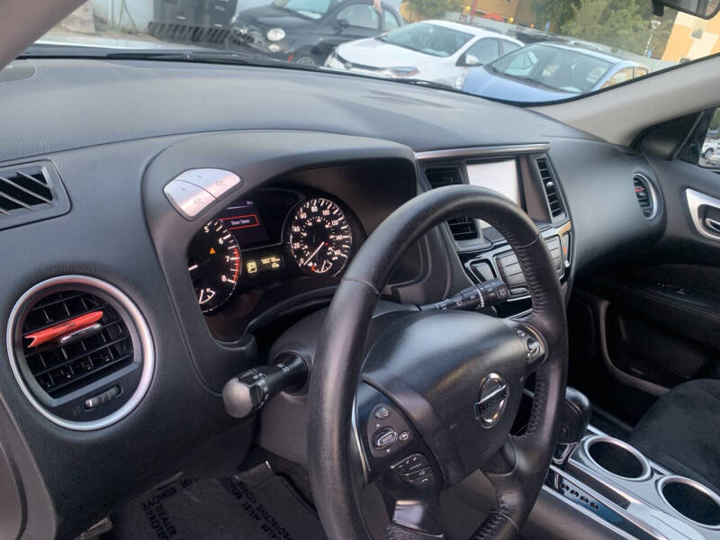 2014 Nissan Pathfinder SV