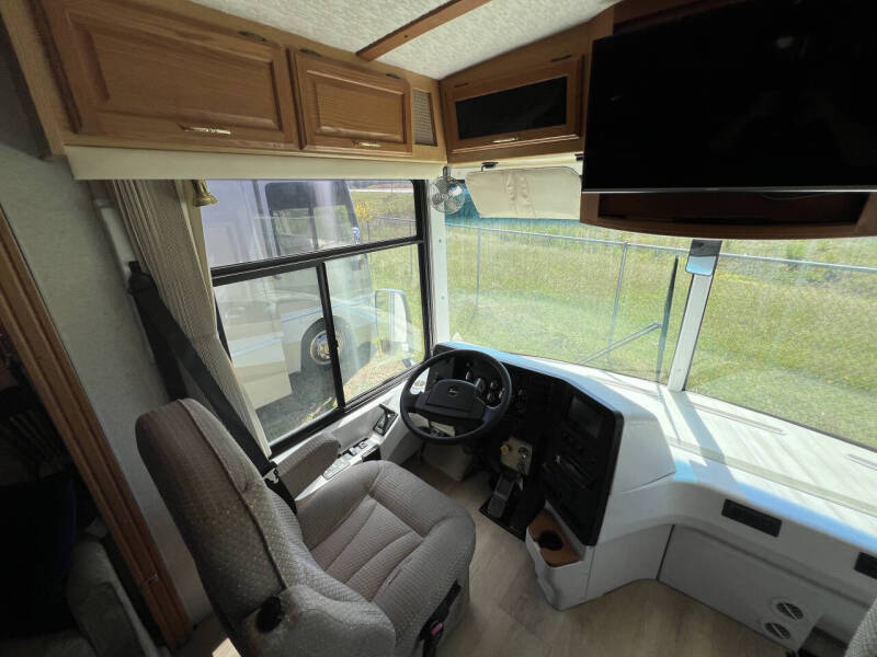 2001 Winnebago Journey 36L