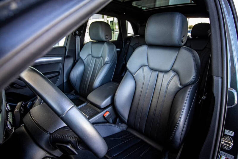 2020 Audi Q5 quattro Titanium Prem Pl 45 TFSI