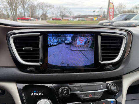 2017 Chrysler Pacifica Touring-L