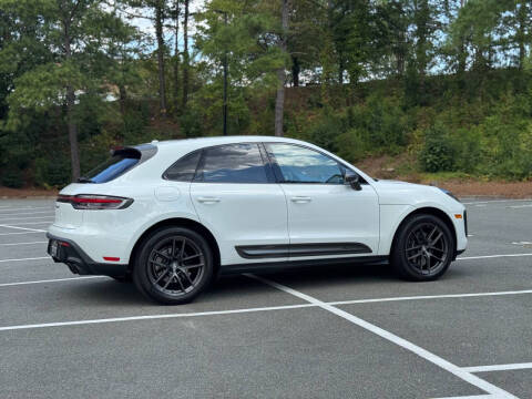 2023 Porsche Macan T