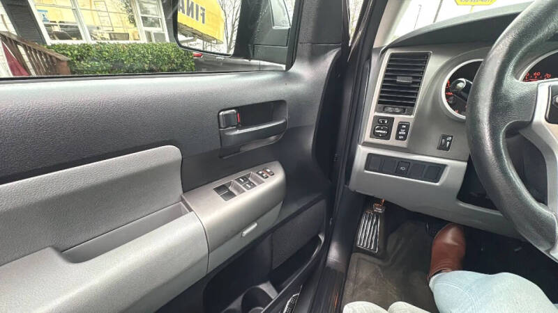 2015 Toyota Sequoia SR5