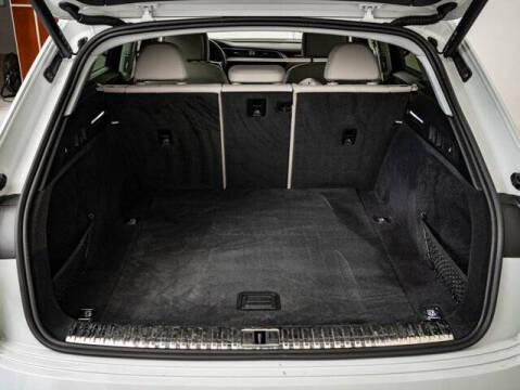 2021 Audi e-tron quattro Premium