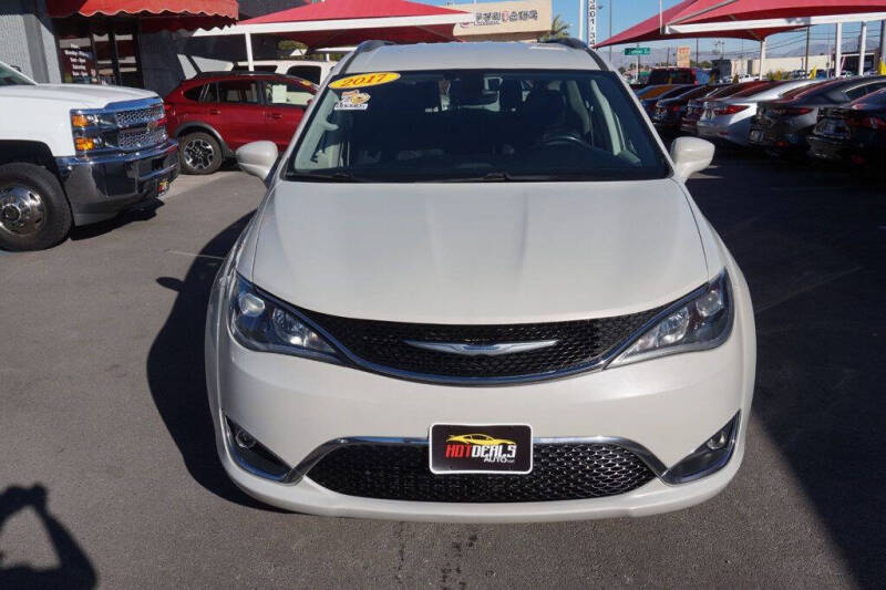 2017 Chrysler Pacifica Touring-L Plus