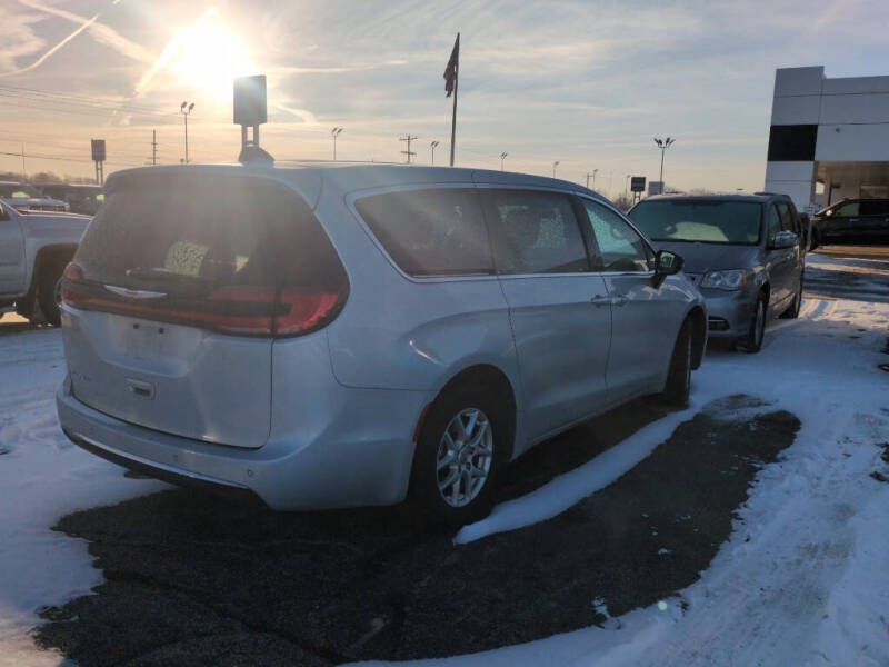 2024 Chrysler Pacifica Touring L