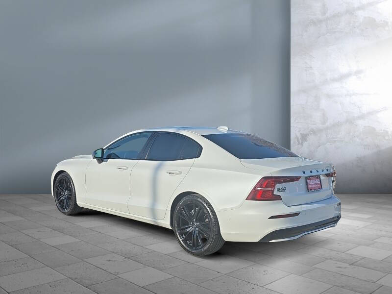 2024 Volvo S60 B5 Plus Black Edition