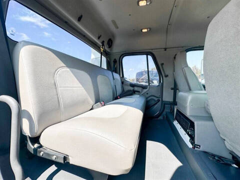 2006 Freightliner M2 106