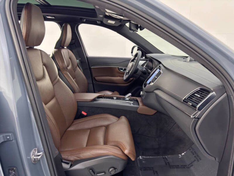 2023 Volvo XC90 Recharge T8 Ultimate Dark Theme