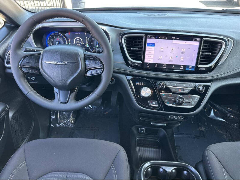 2024 Chrysler Pacifica Touring