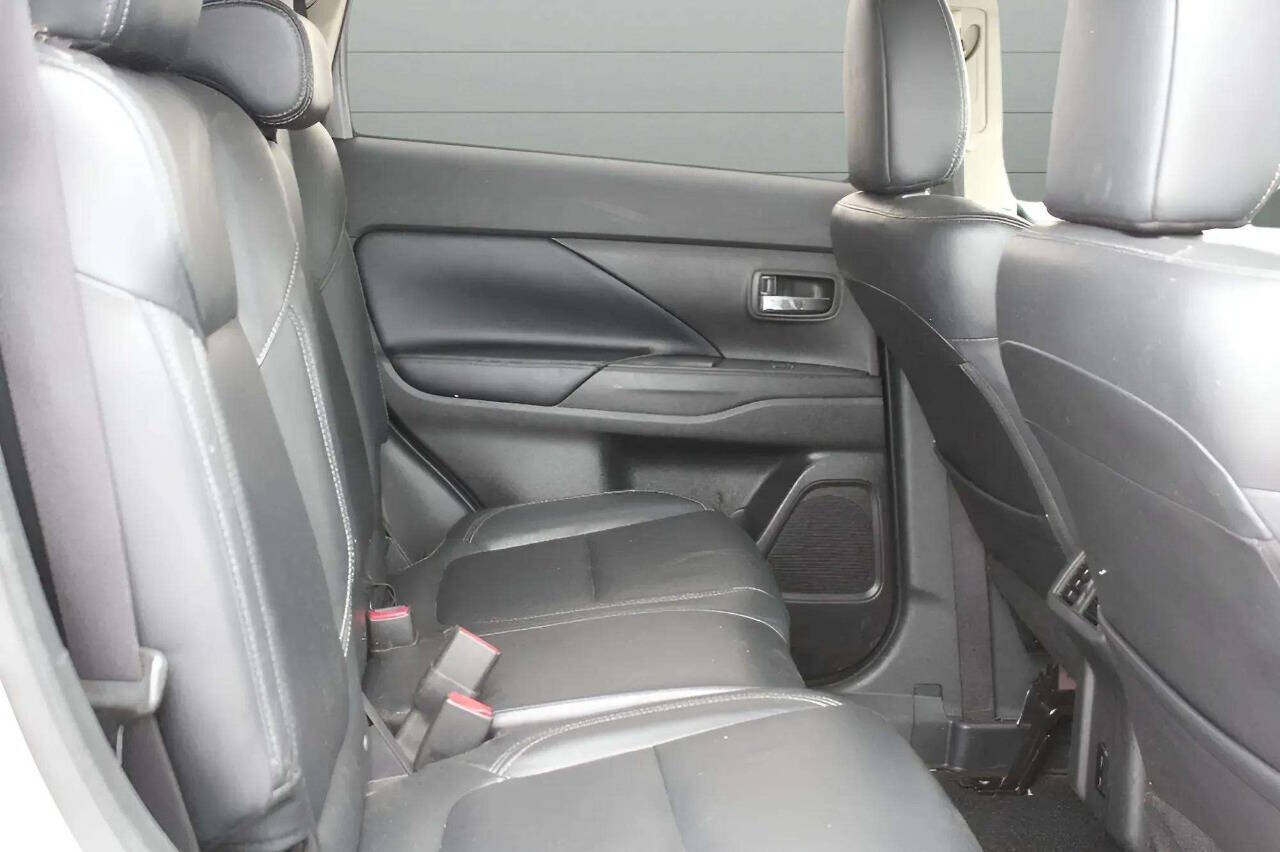 MitsubishiOutlander18