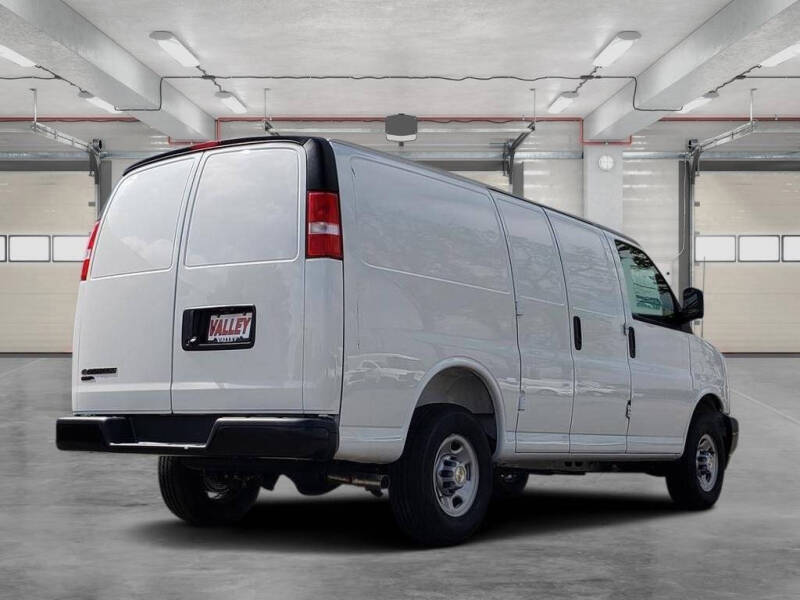 2025 Chevrolet Express 3500