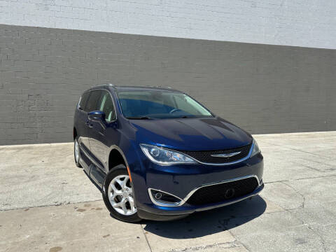 2017 Chrysler Pacifica Touring-L Plus
