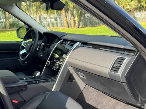 2024 Land Rover Discovery P300 S