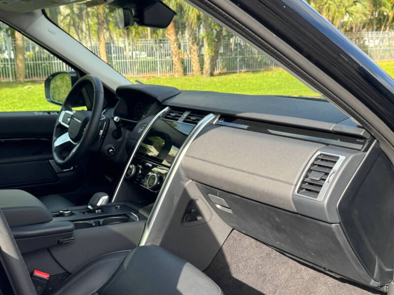 2024 Land Rover Discovery P300 S