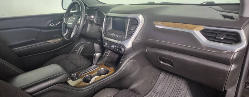 2017 GMC Acadia SLE-2