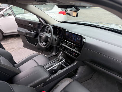 2026 Nissan Pathfinder SL