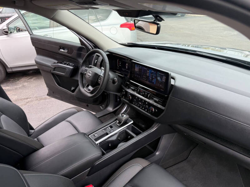 2026 Nissan Pathfinder SL